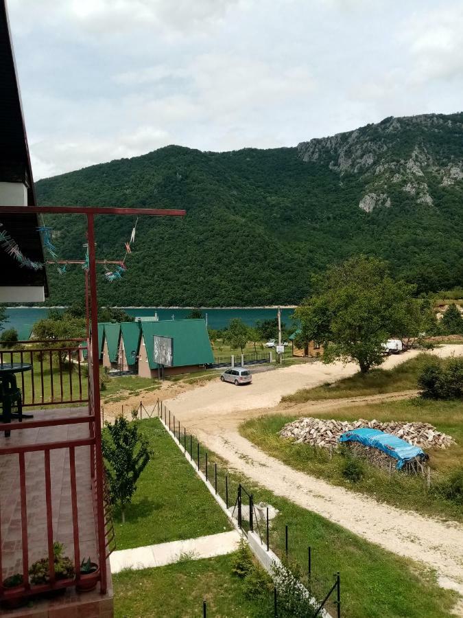 Apartman Pivsko Jezero Plužine Exterior foto